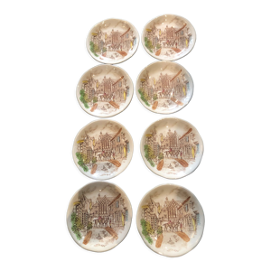 8 assiettes en faience