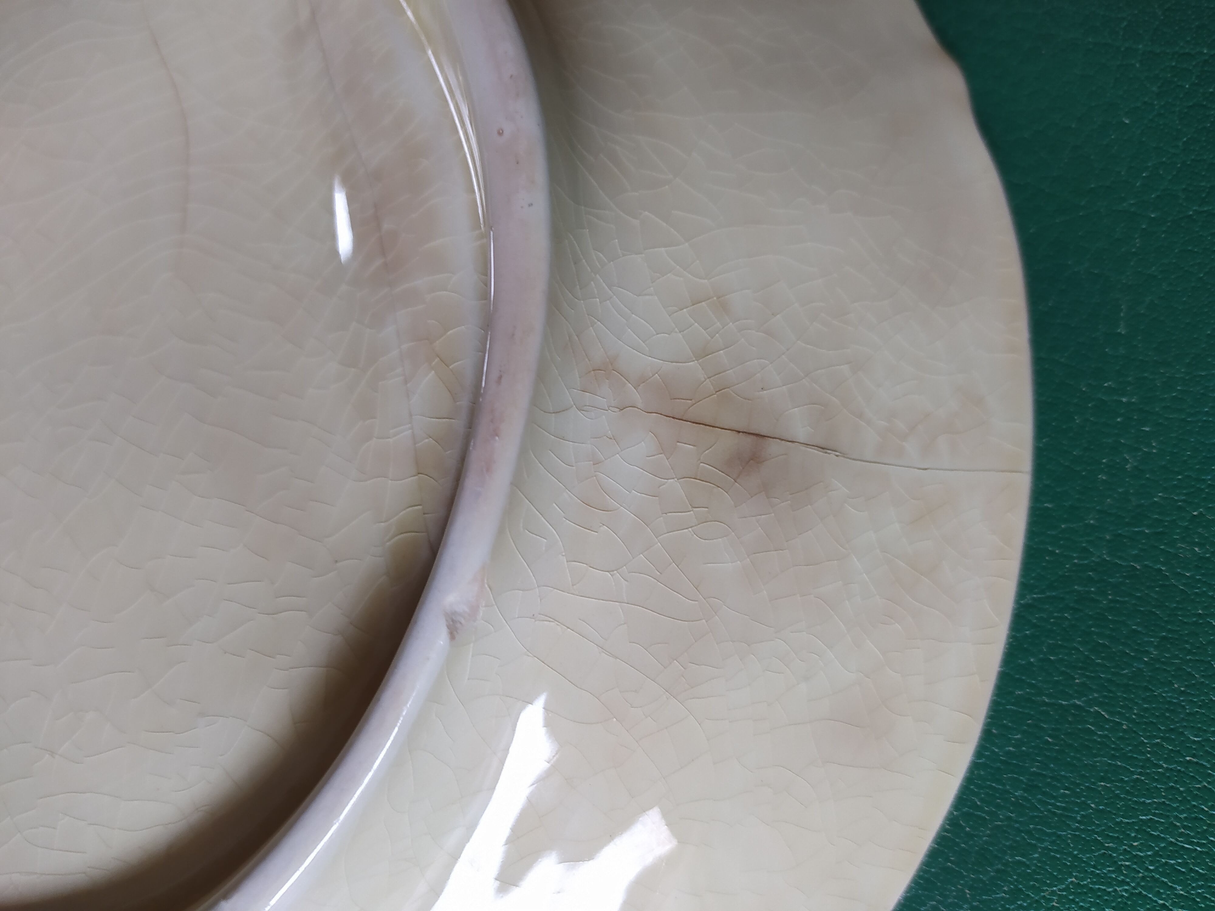 Old plate dabbling asparagus