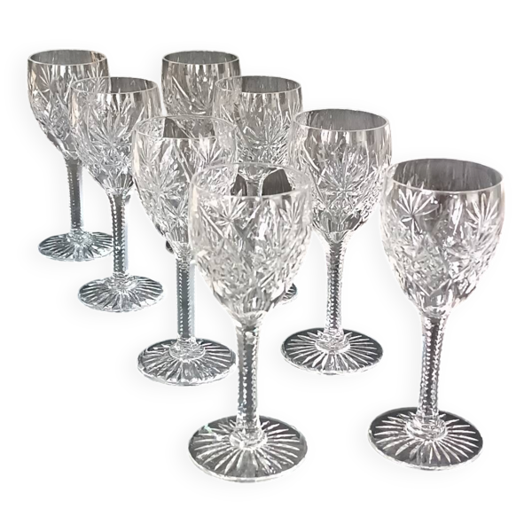 Huit verres à pied cristal taillé Saint Louis