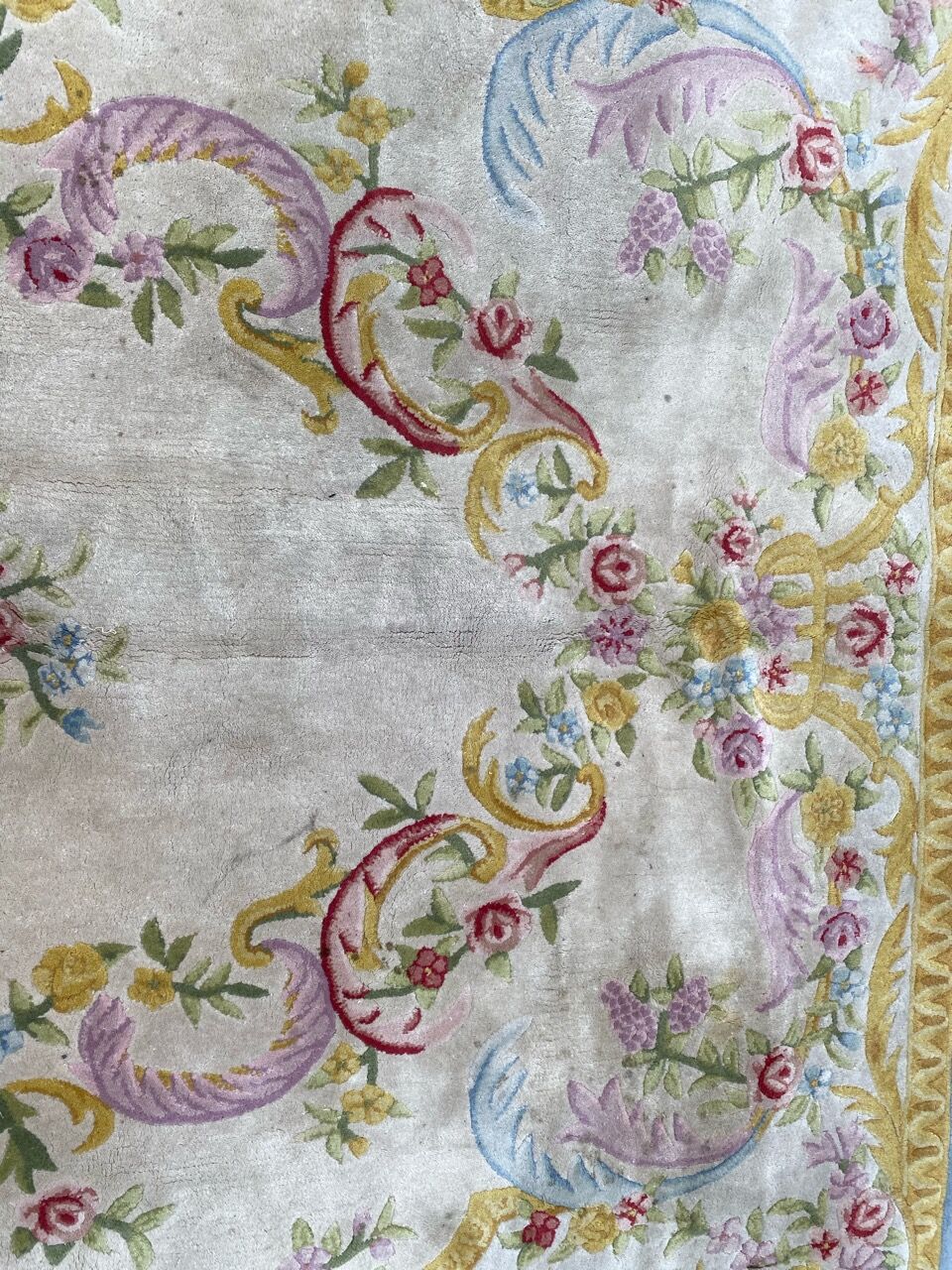 Vintage soapy style rug or Aubusson Tufté hand 170x235 cm