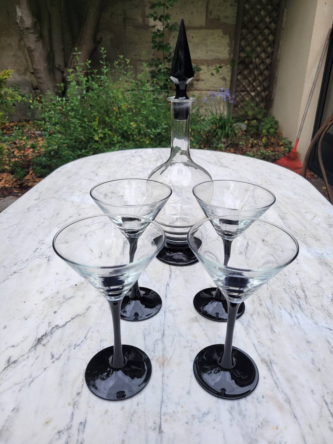 4 cocktail glasses and matching carafe