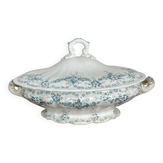 Covered dish, vegetable dish in Maastricht earthenware, Clara model