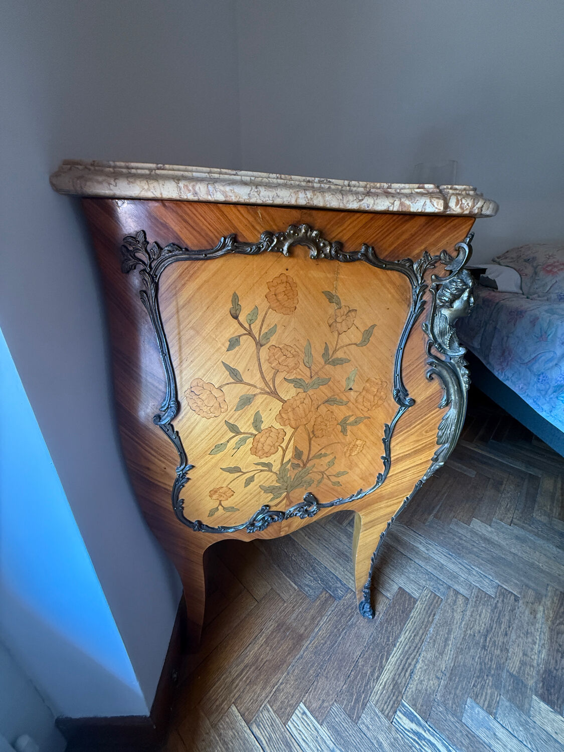 Curved chest of drawers in Louis XV / Napoleon III style