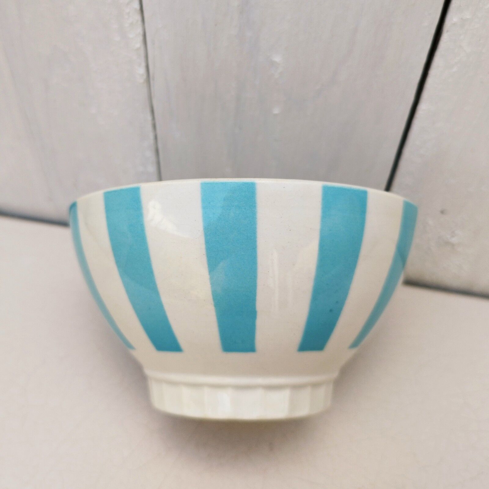 Earthenware bowl décor vintage stripes