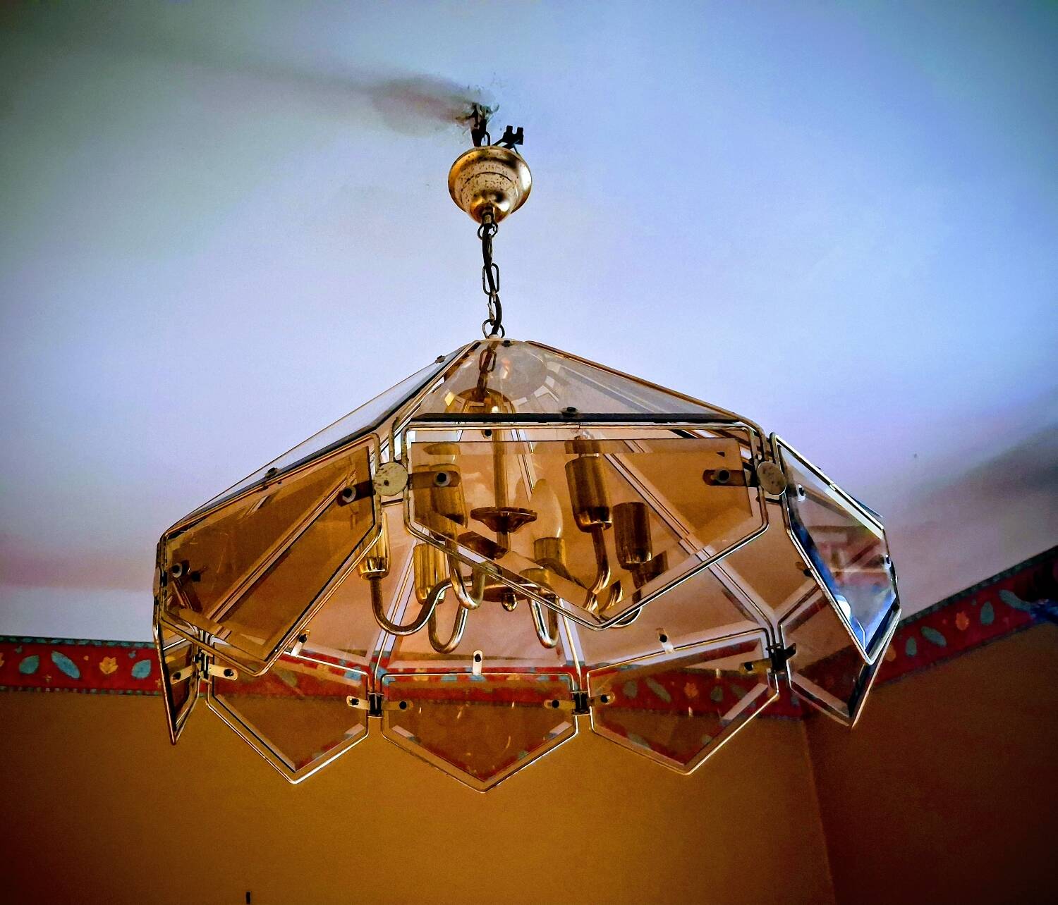 Grand vintage chandelier