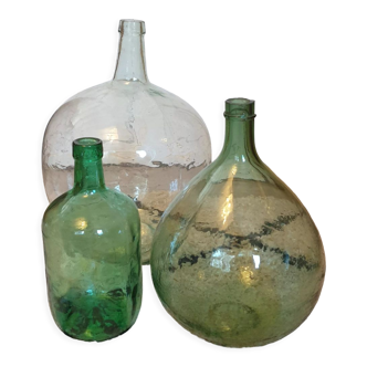 Lot de trois dame jeanne, bonbonnes