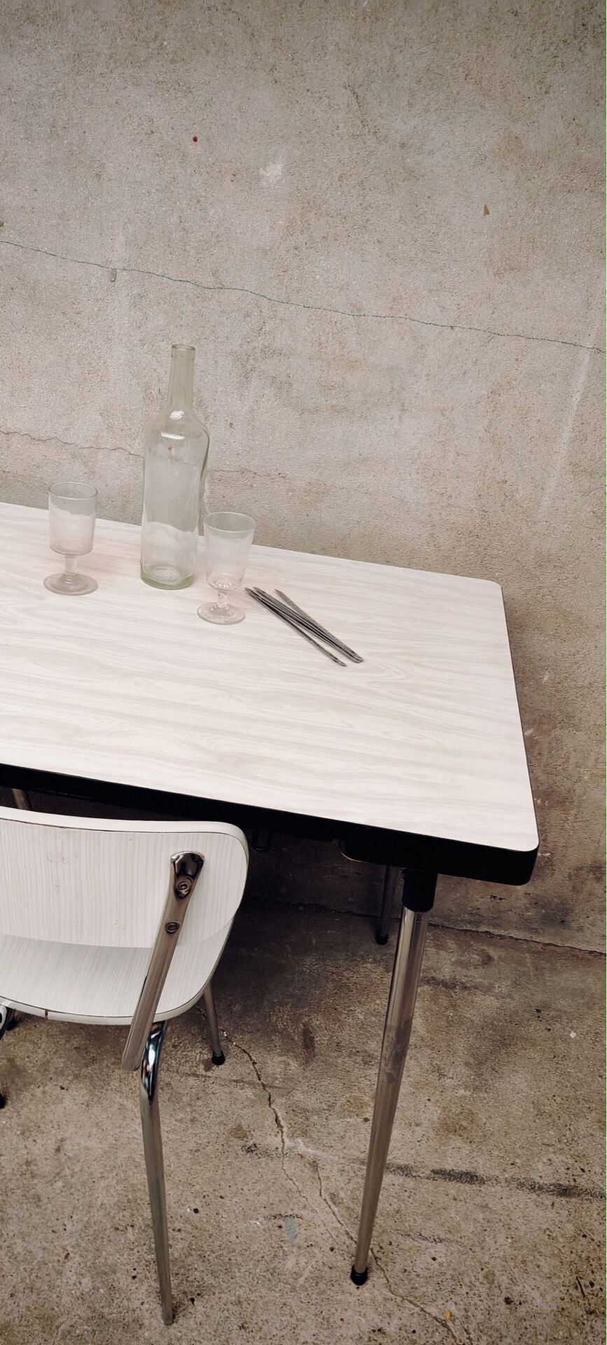 Ensemble table Formica et 2 chaises