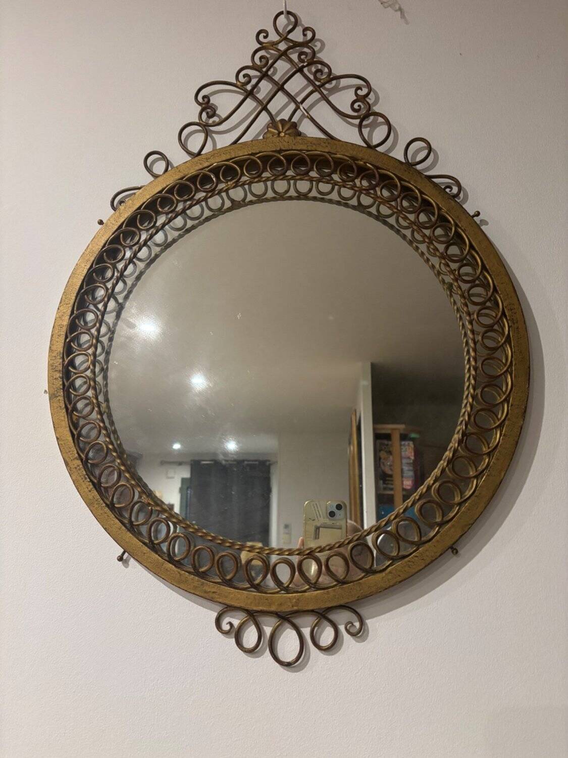 Round wall mirror - Gold metal with scrolls - Classic style - 1950s