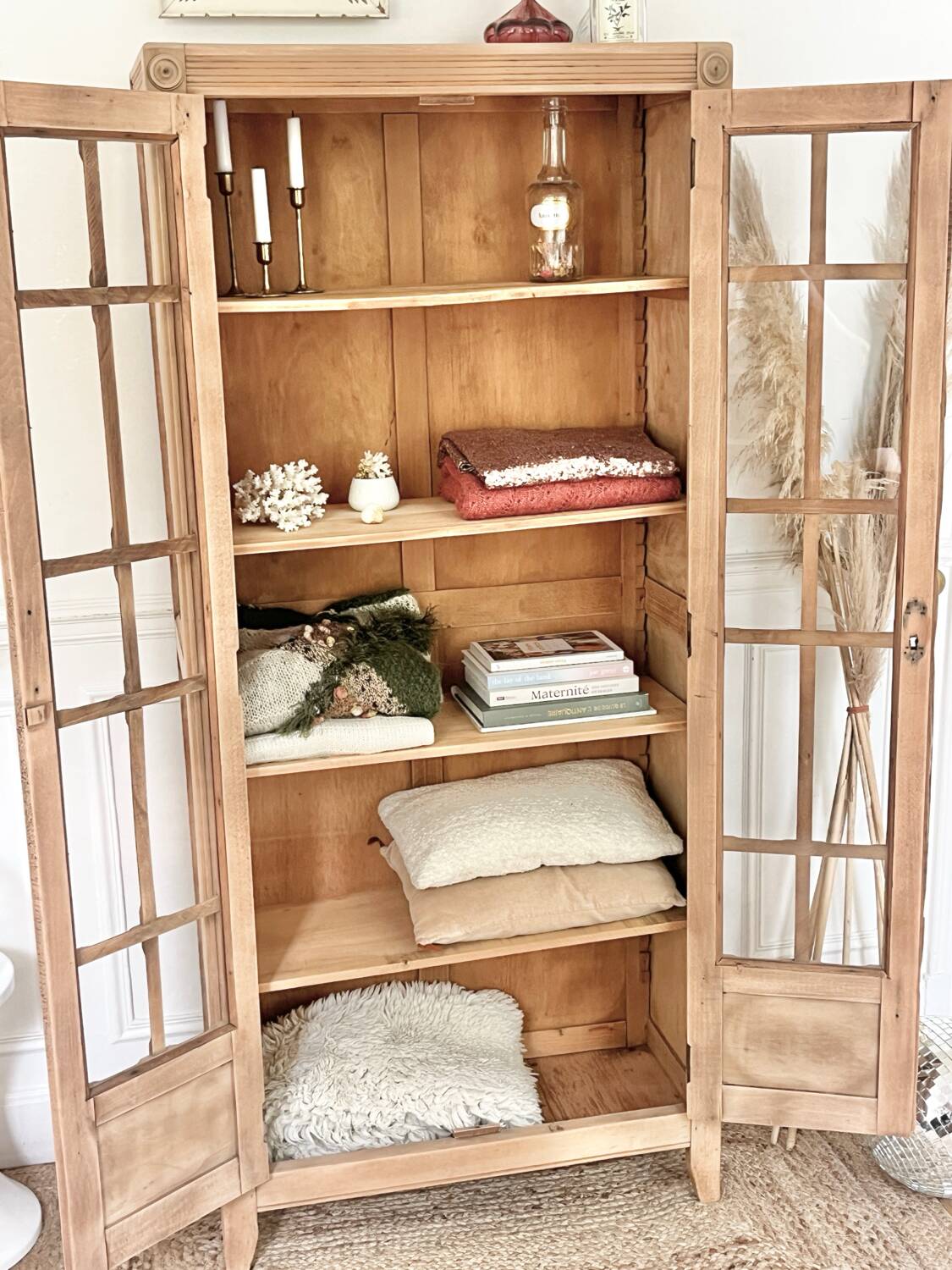 Armoire vitrée parisienne