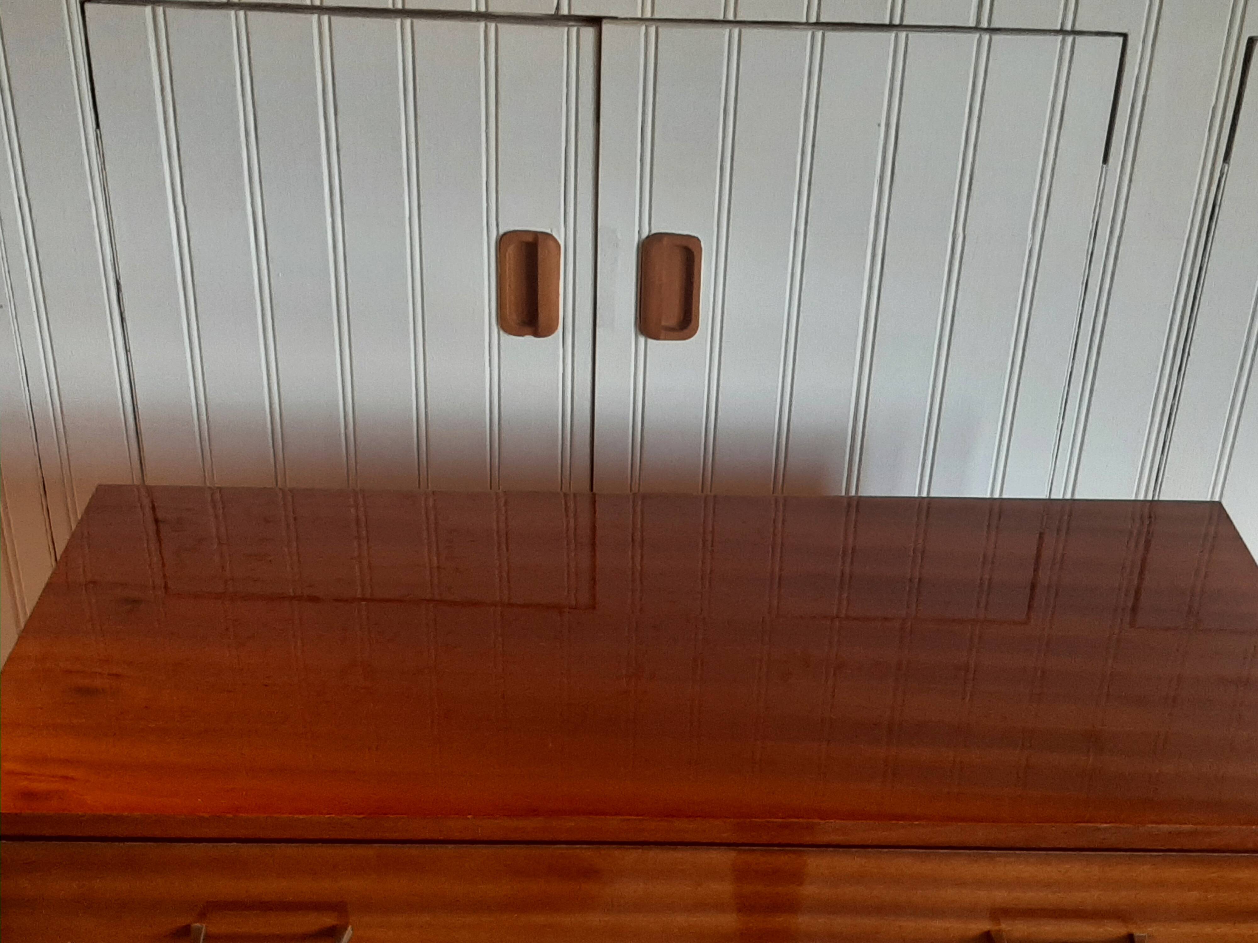 Commode en bois vernis, années 80