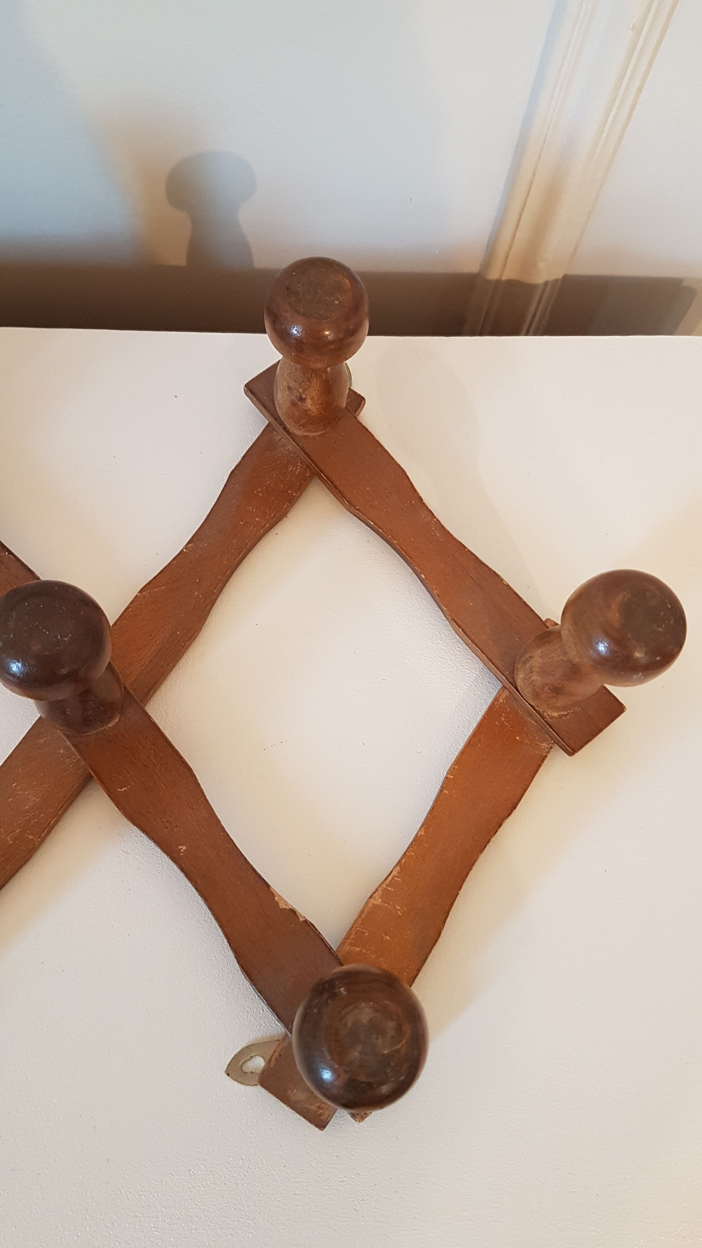 Extendable wooden hook