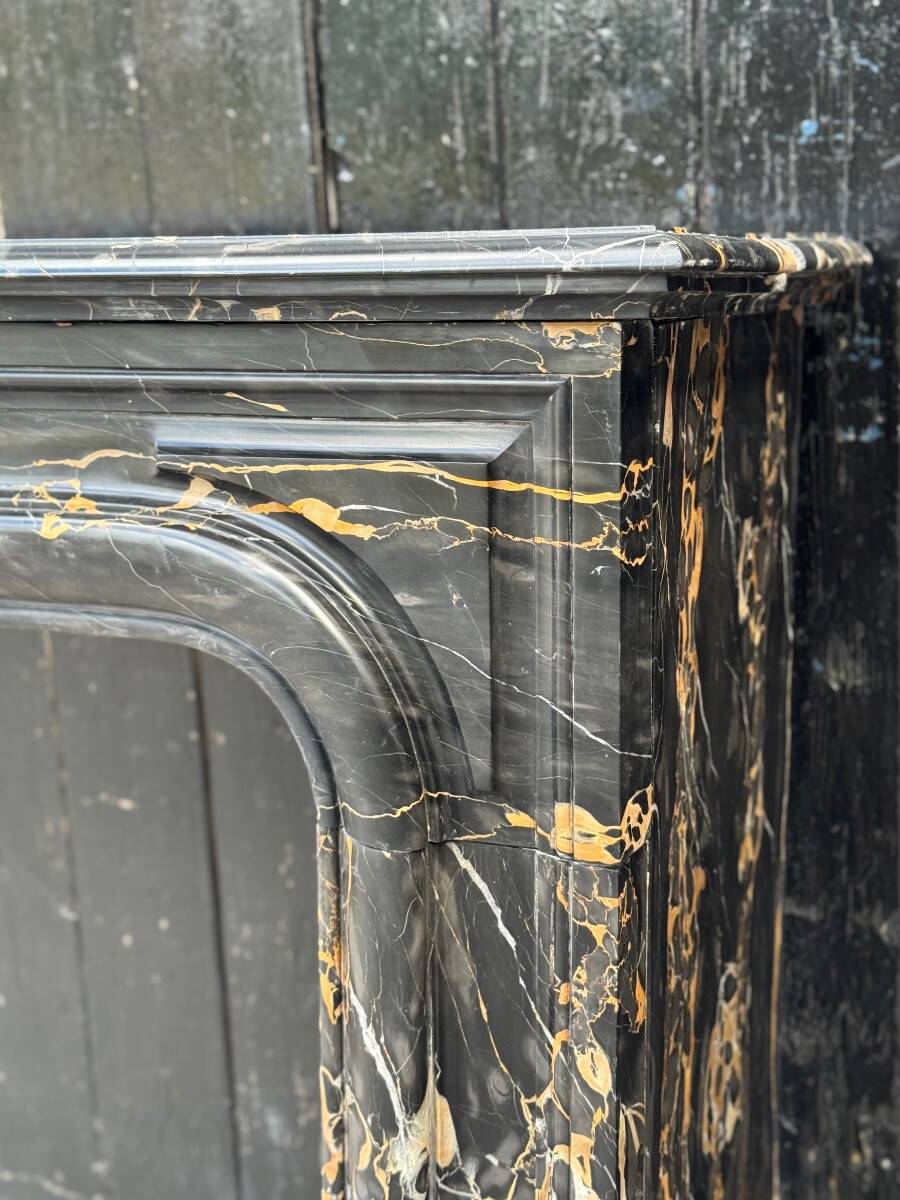 Louis XIV fireplace in Portor marble, circa 1880