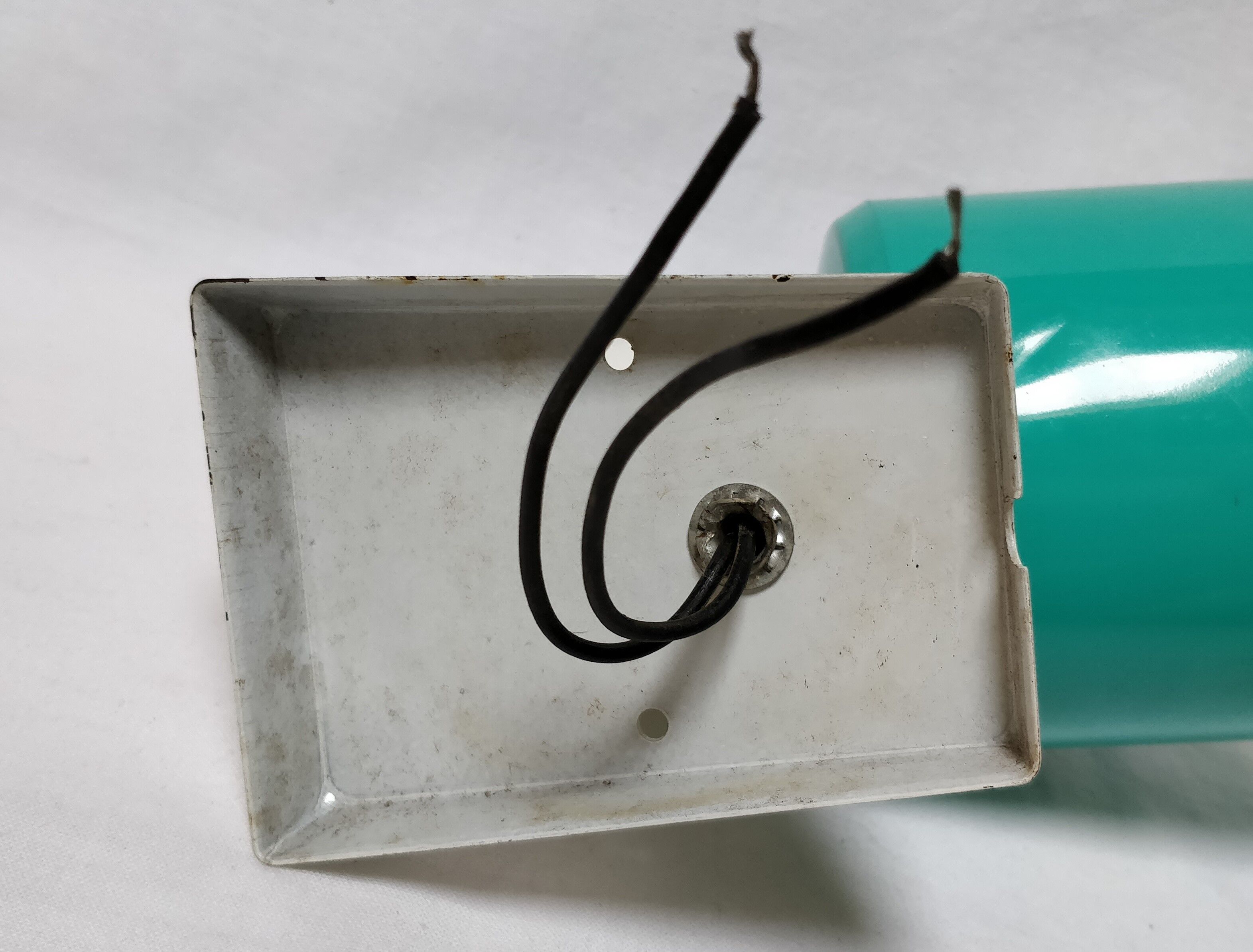 Enamelled tole wall lamp