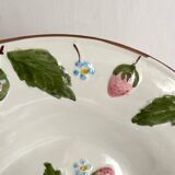 Coupe sur pied en barbotine fraises