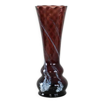 Vase en verre rubis, Danemark années 1960