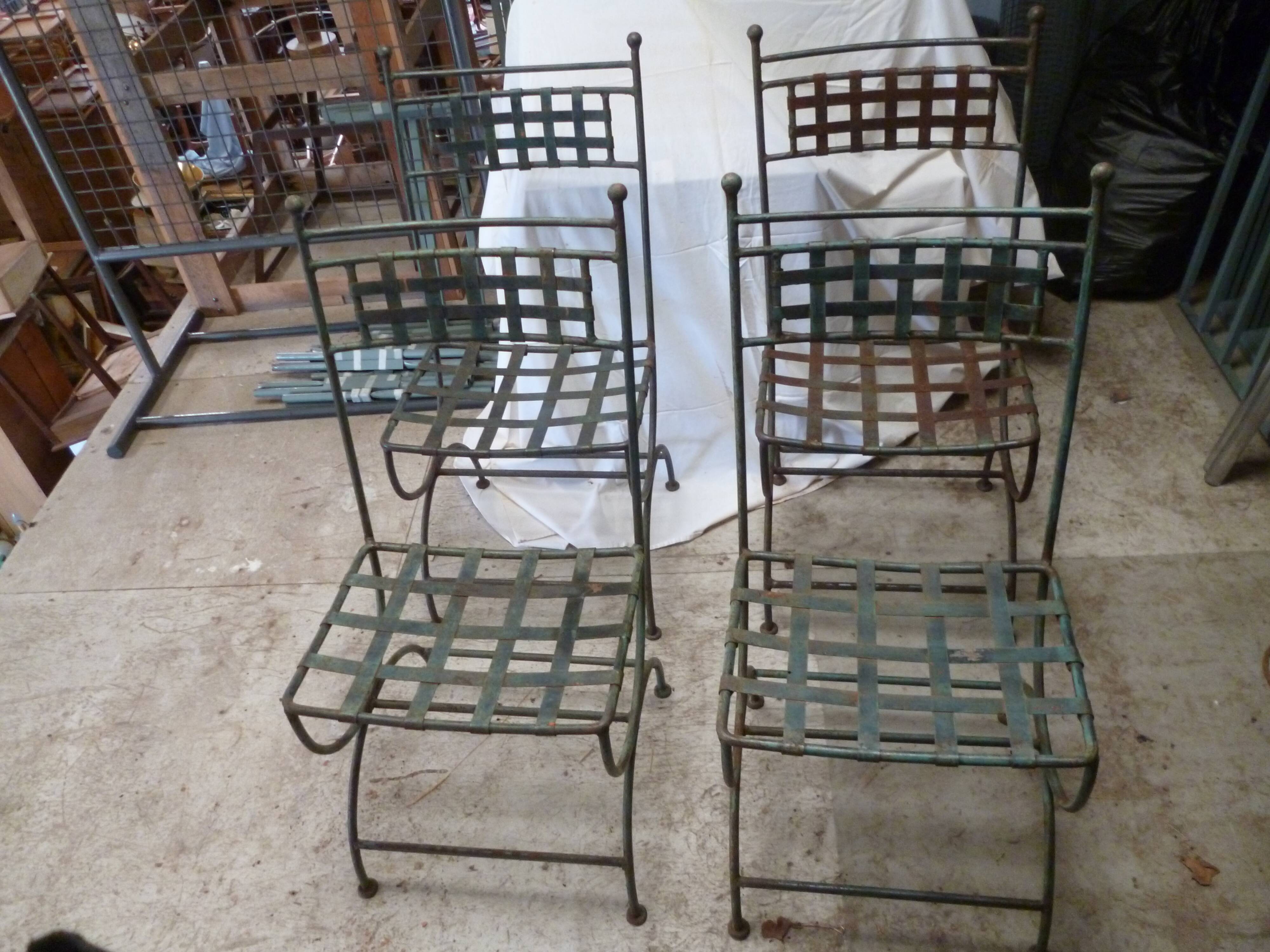 Suite de 4 chaises patine verte
