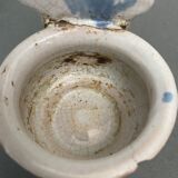 Font in earthenware eighteenth speckled decoration representing a cross