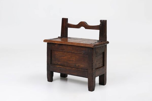 Tabouret en bois français du XVIe siècle avec rangement et belle patine