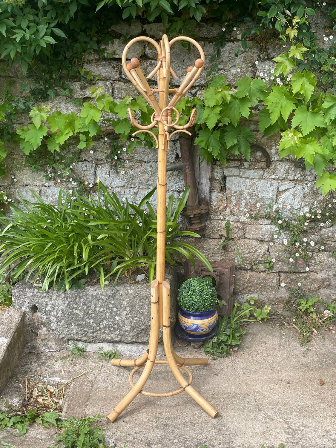 Rattan parrot coat rack 70'