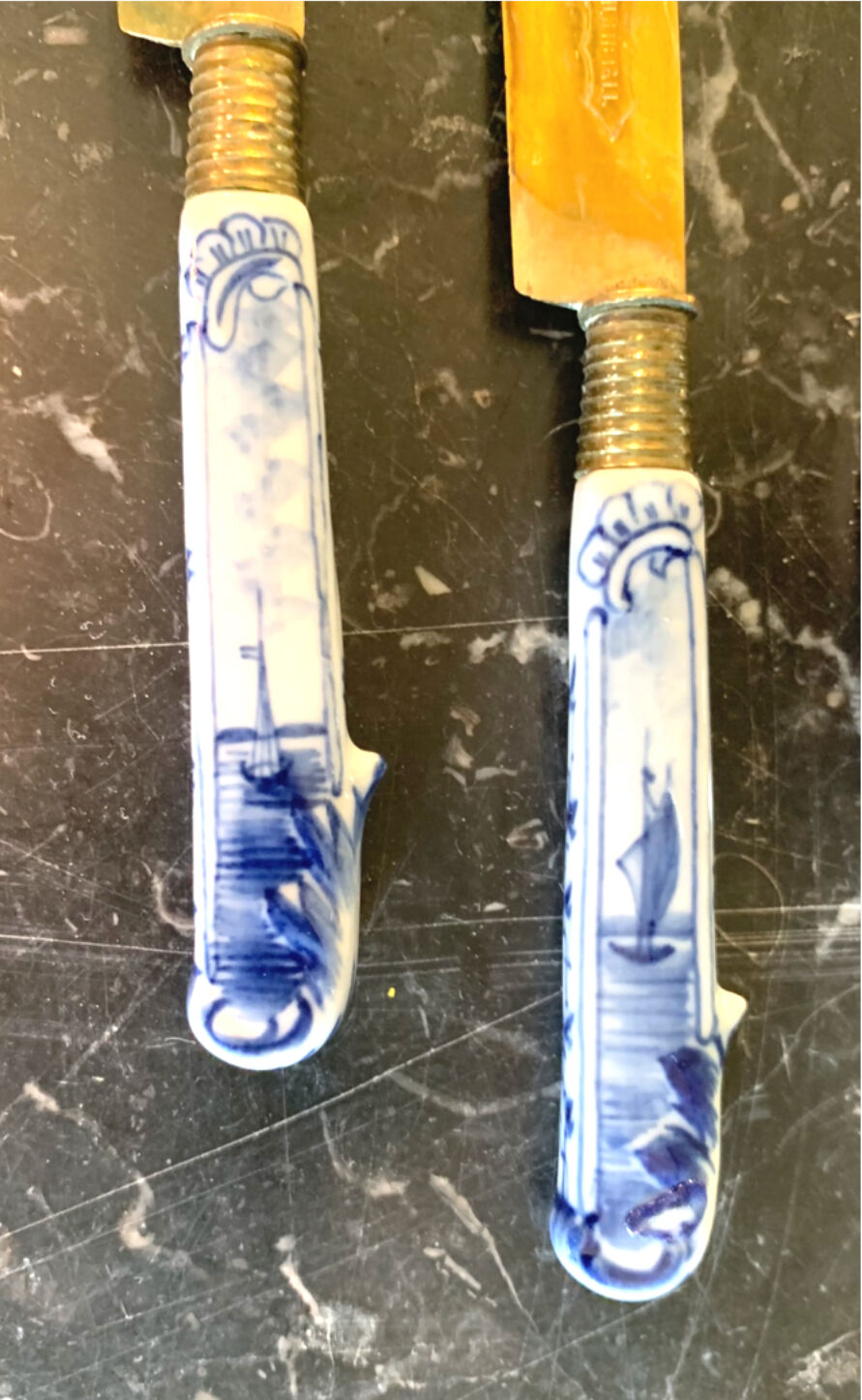 12 Delft earthenware fruit knives on their stand