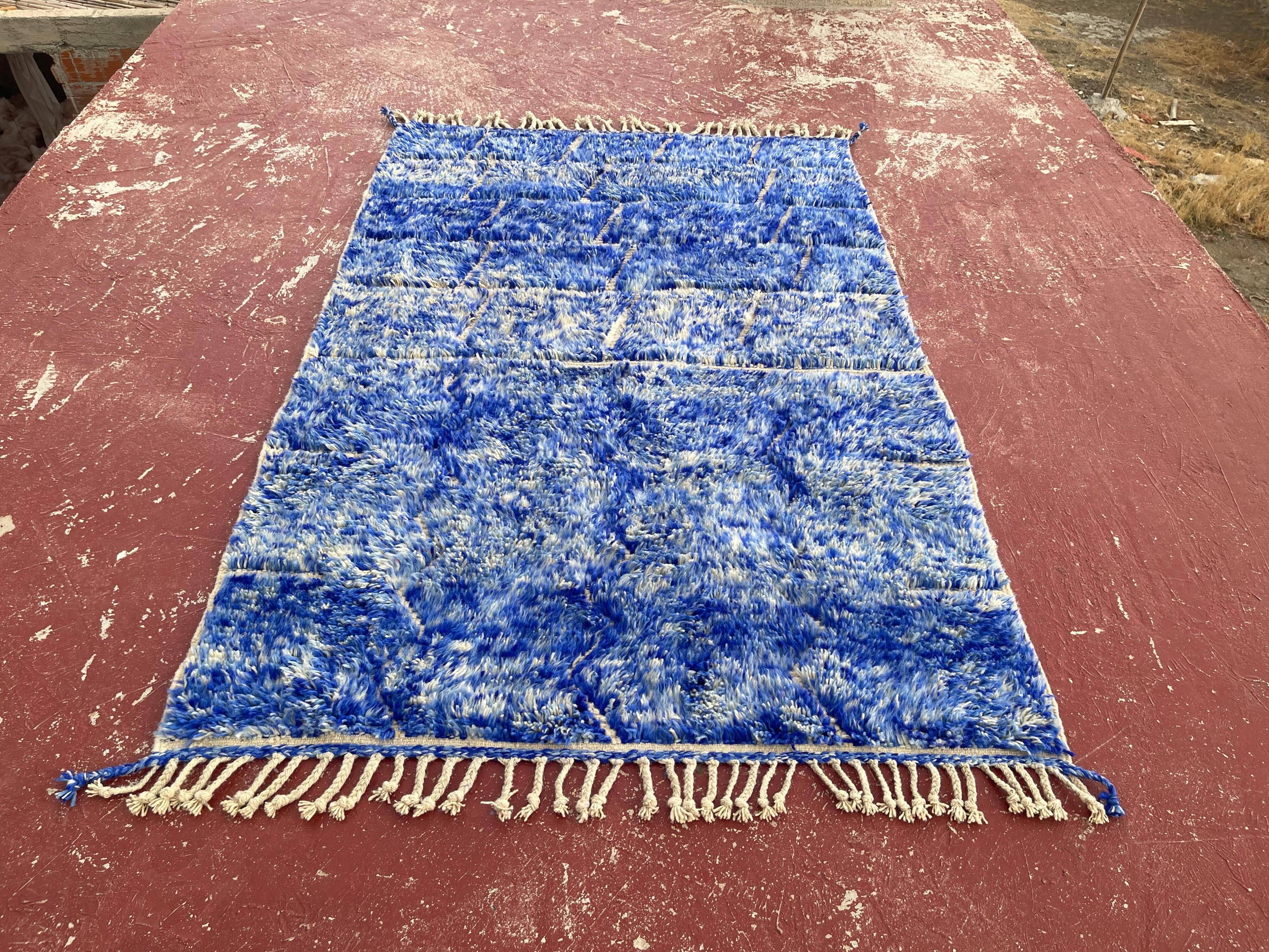 Moroccan Berber rug in royal blue 250x150 cm – geometric pattern – handmade