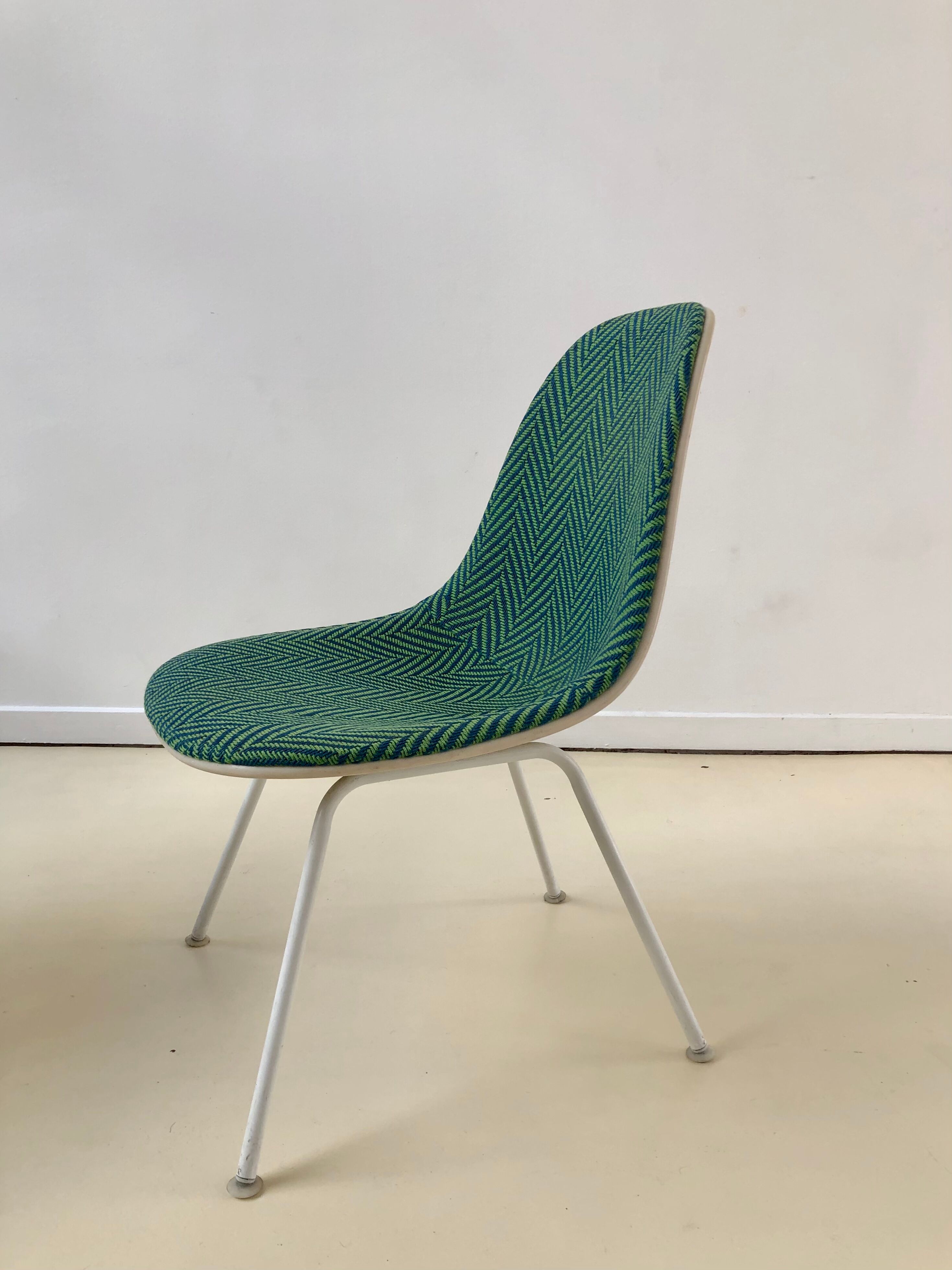 Pair of chairs low base Charles and Ray Eames, fabric Alexander Girard, ed. Herman Miller, 1970