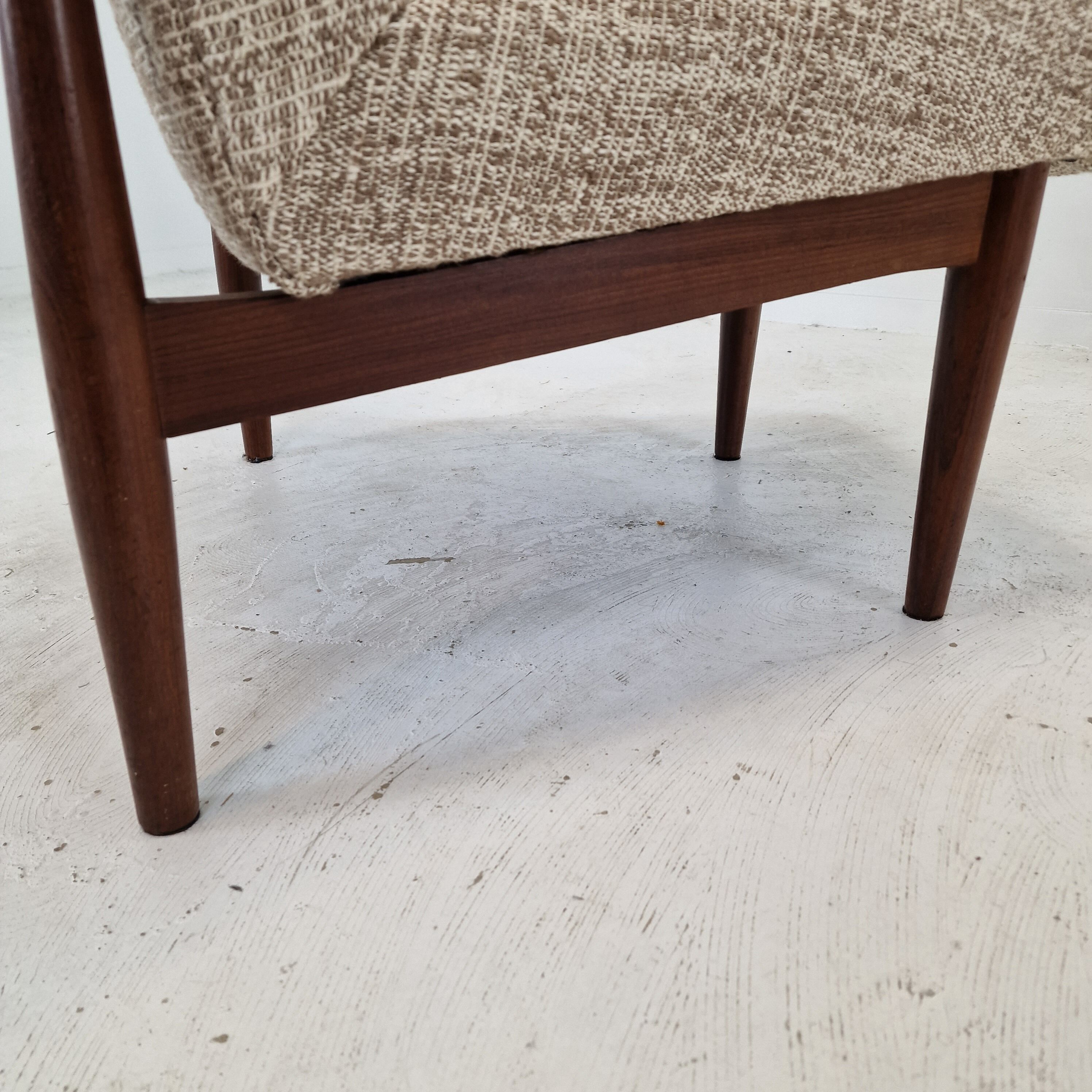 Mid-century round bench in teak Denmark 1960s