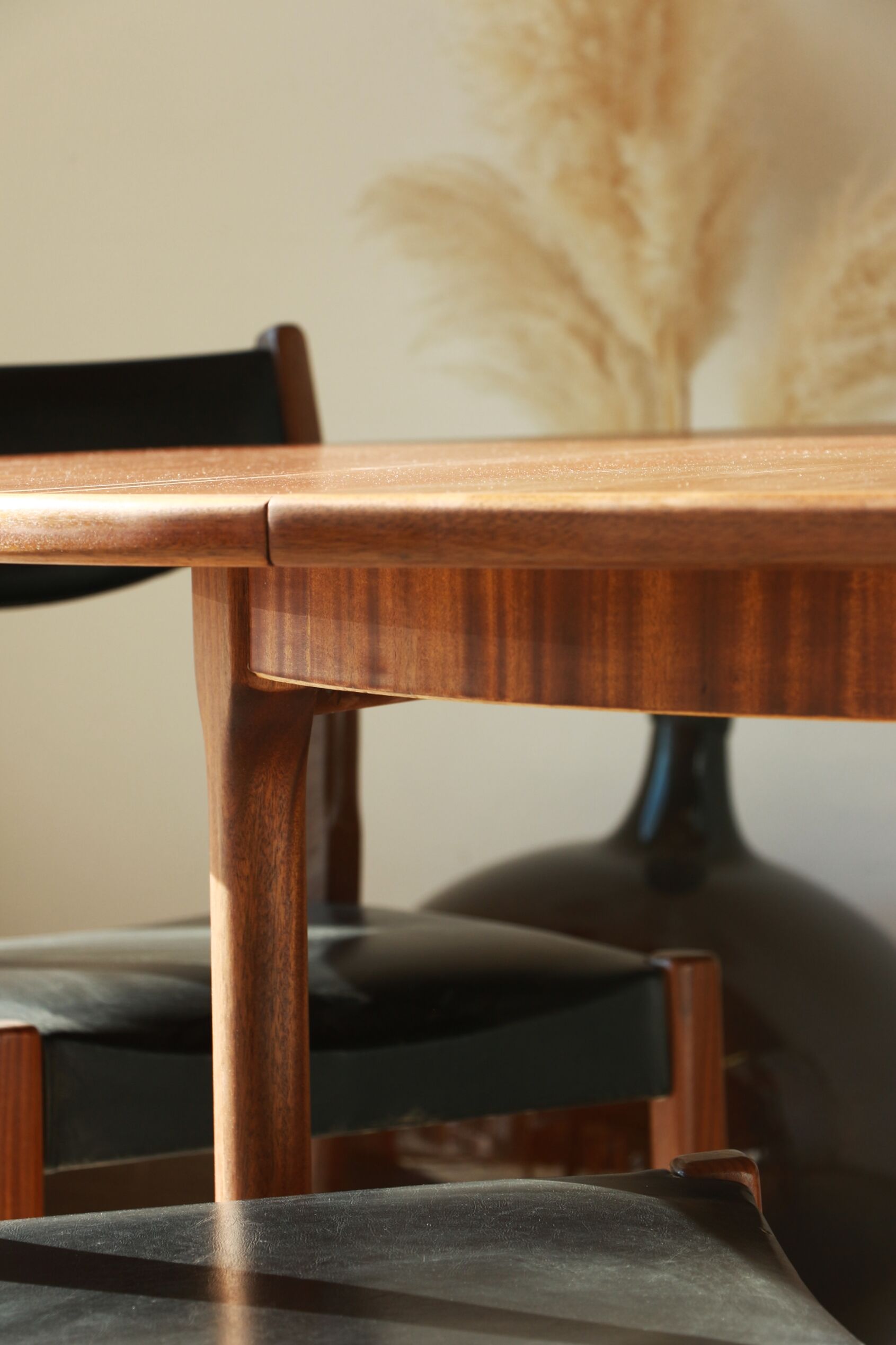 Round dining table with extension - McIntosh - 60s
