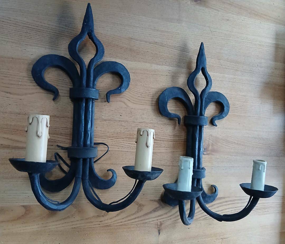 Paire d’appliques en fer forgé Lys de château Français