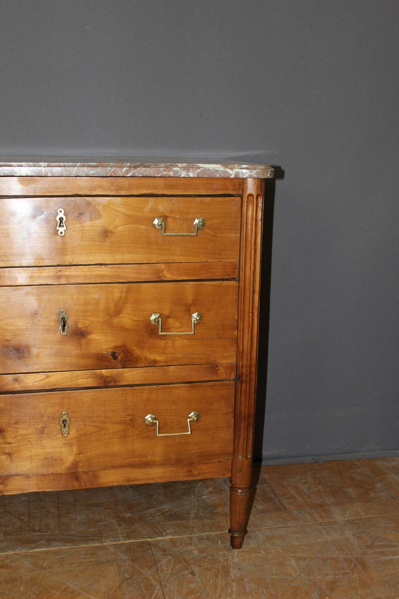 Louis XVI commode in cherry wood, 18th century.
