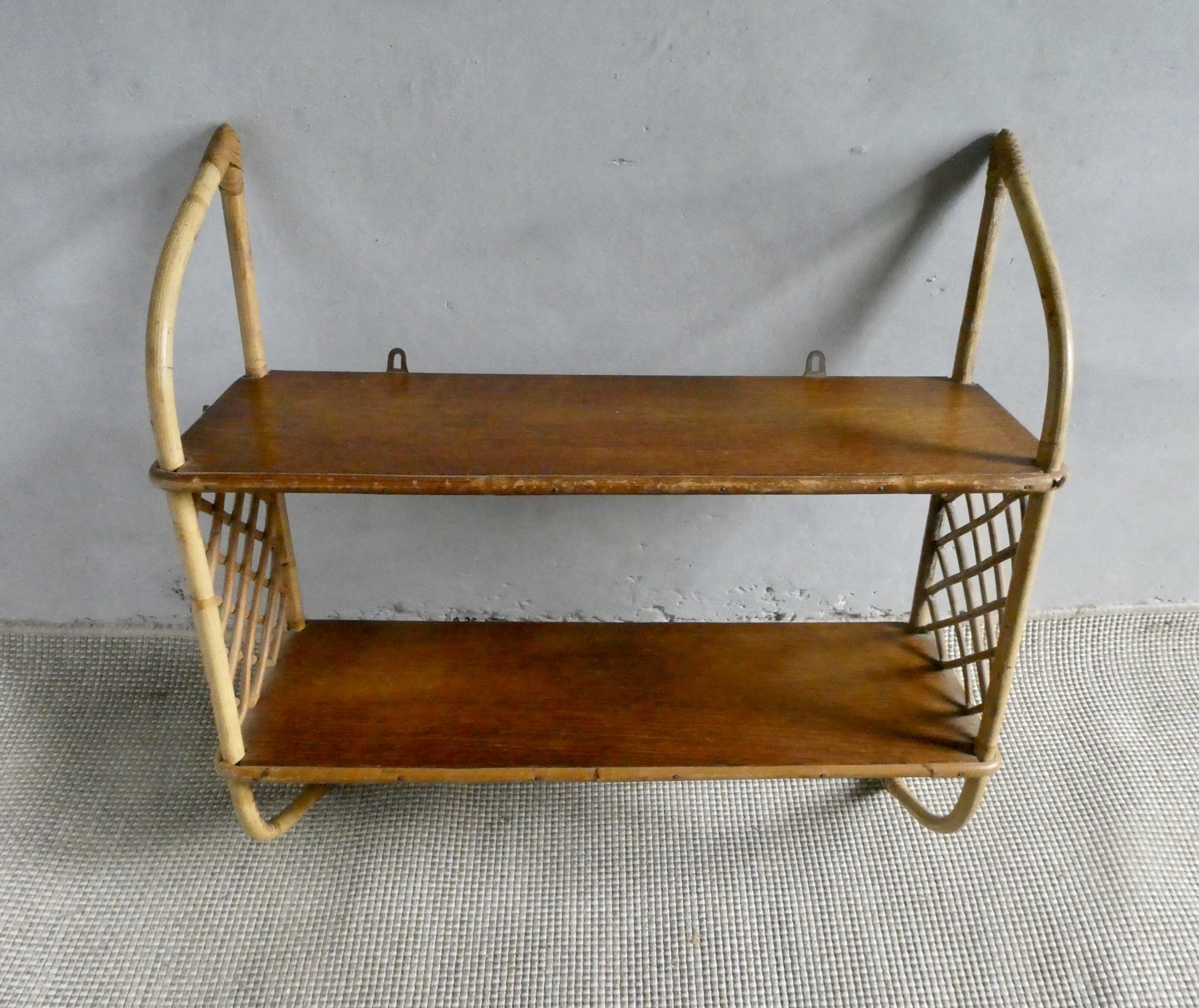 Wall shelf in wood and rattan from the 70s