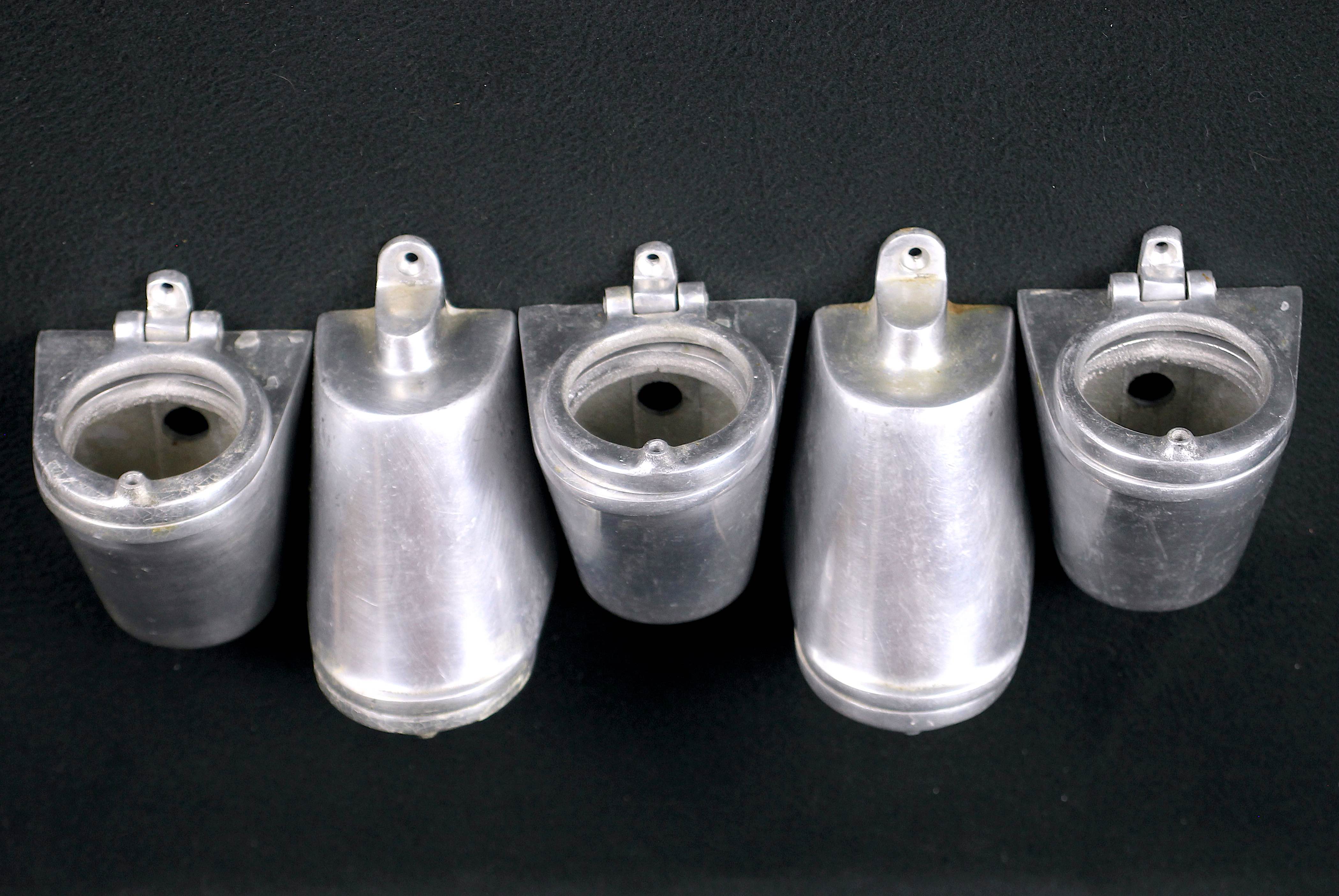 Robust aluminum wall lamp