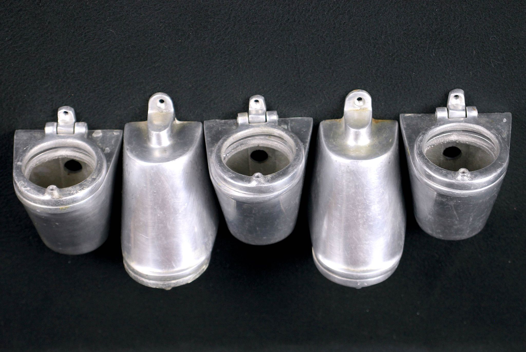 Robust aluminum wall lamp