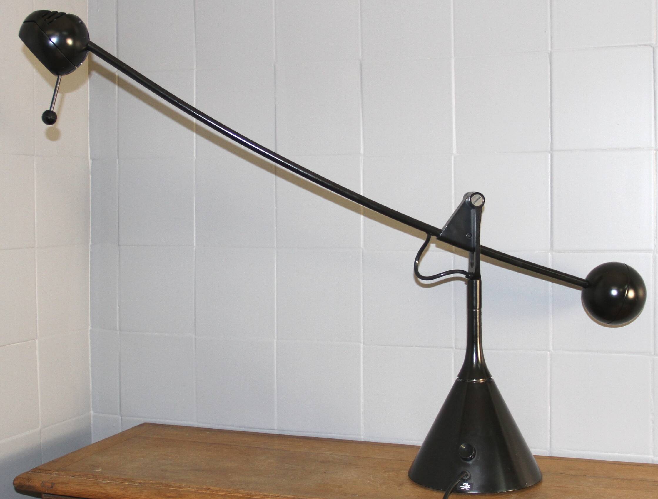 Calder Lamp, Metalarte