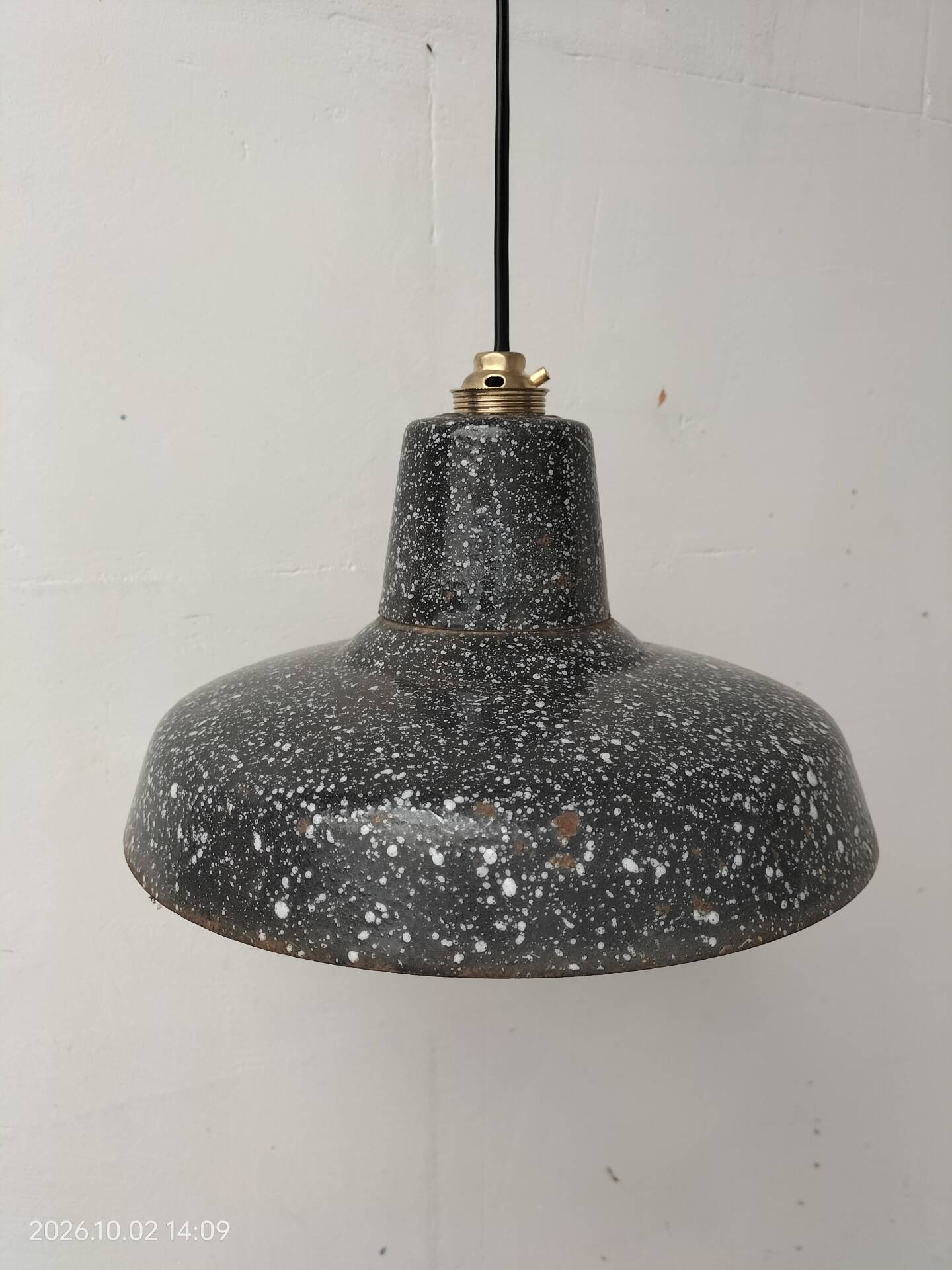 Enamelled sheet suspension