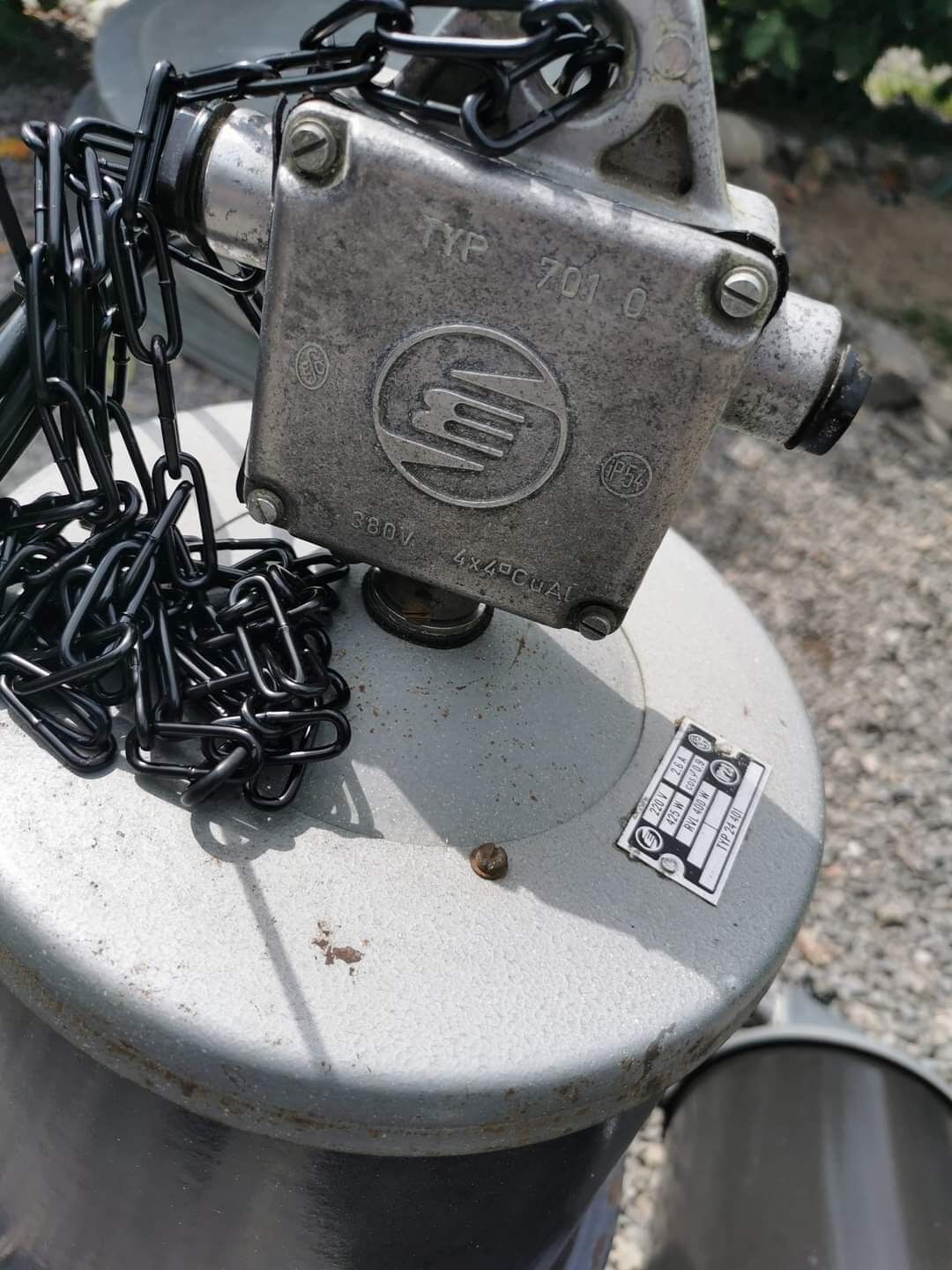 Industrial enamelled pendant lamp