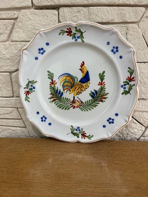 Beautiful decorative coq ceramic plate signed