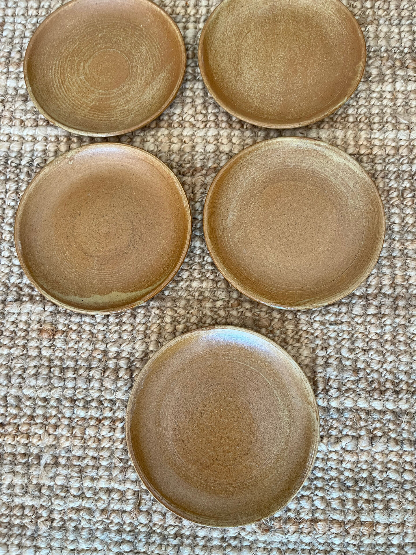 7 dessert plates in stoneware