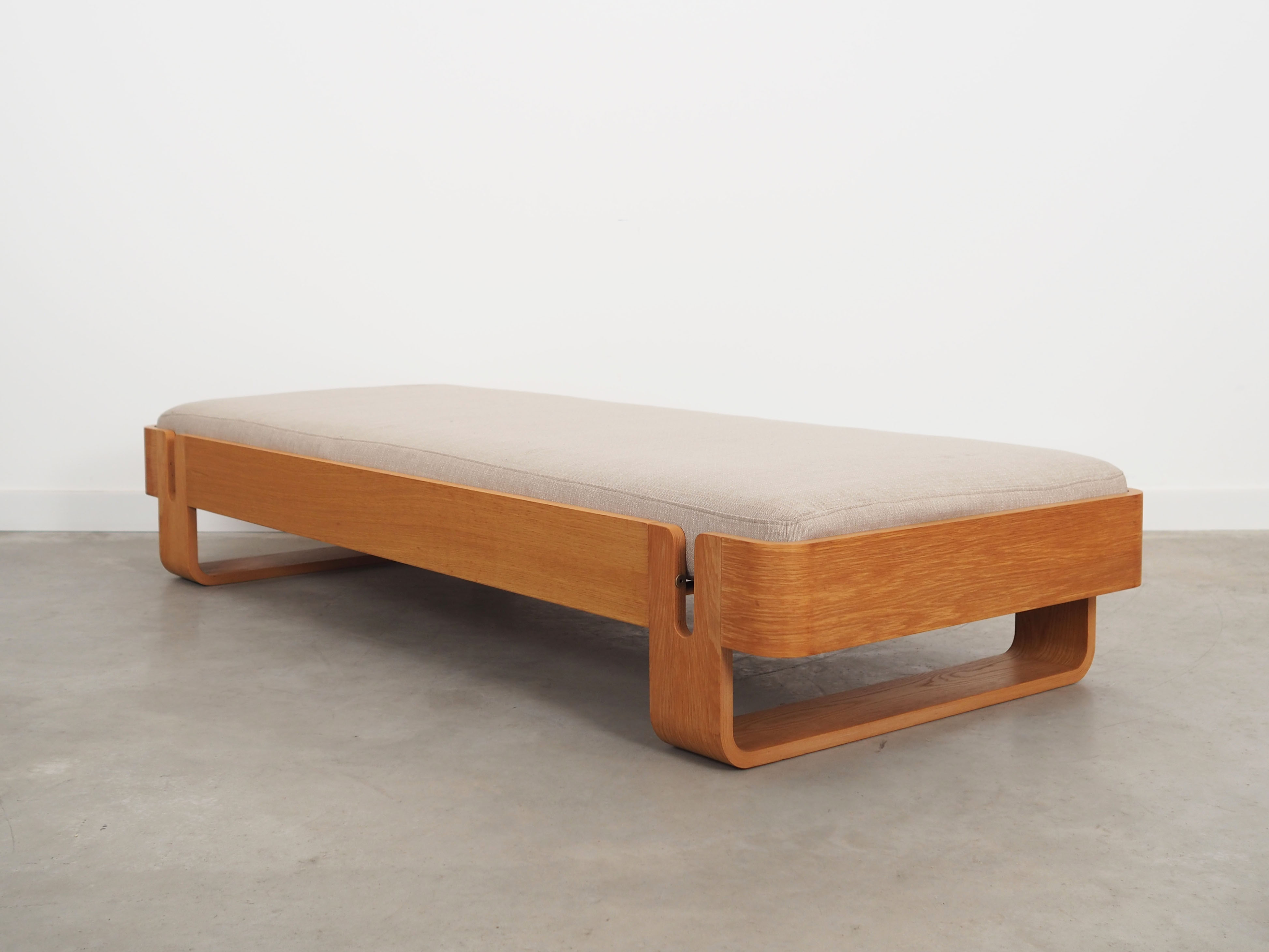 Oak daybed, Danish design, 1970s, production: Denmark