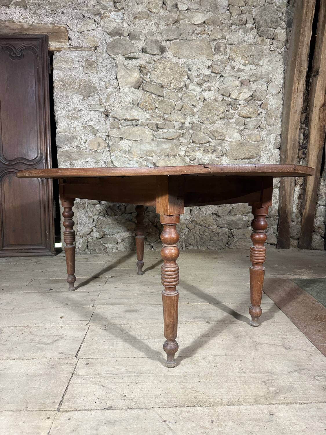 Ancienne table à volets ovale