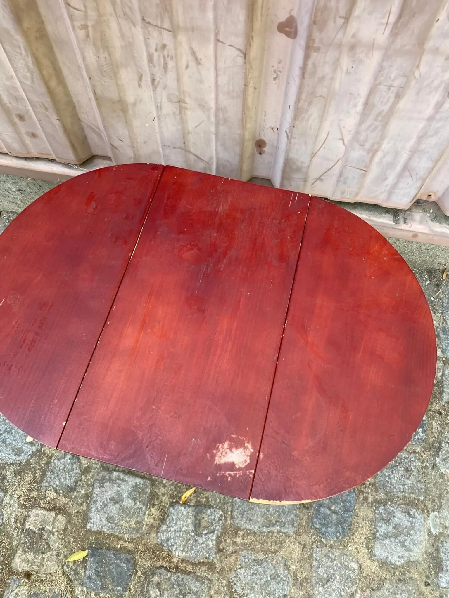Vintage side table with drop-leaves and solid wood magazine rack from the 1960s.