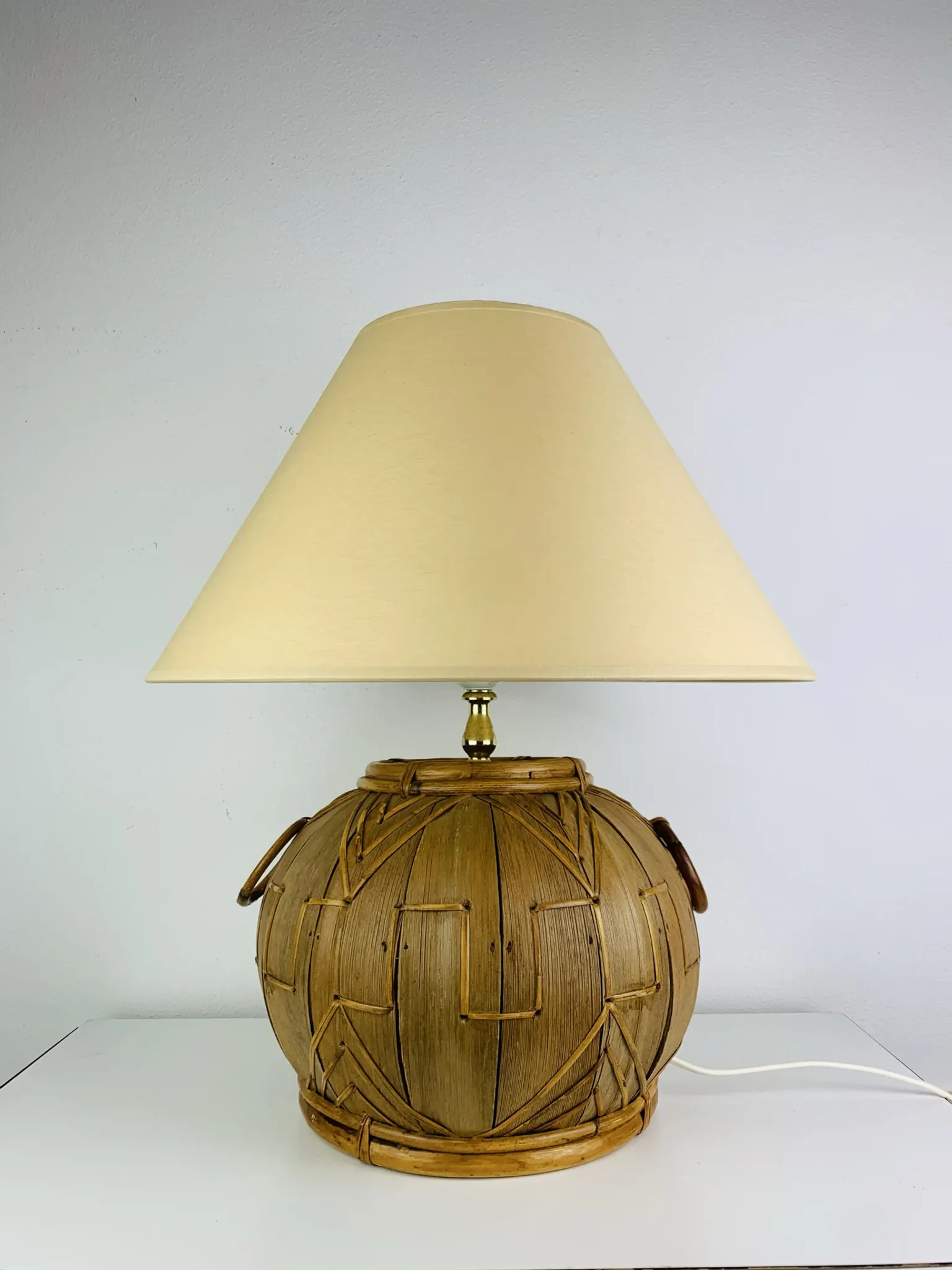 Lampe boule en osier des années 60, style Jungle Chic