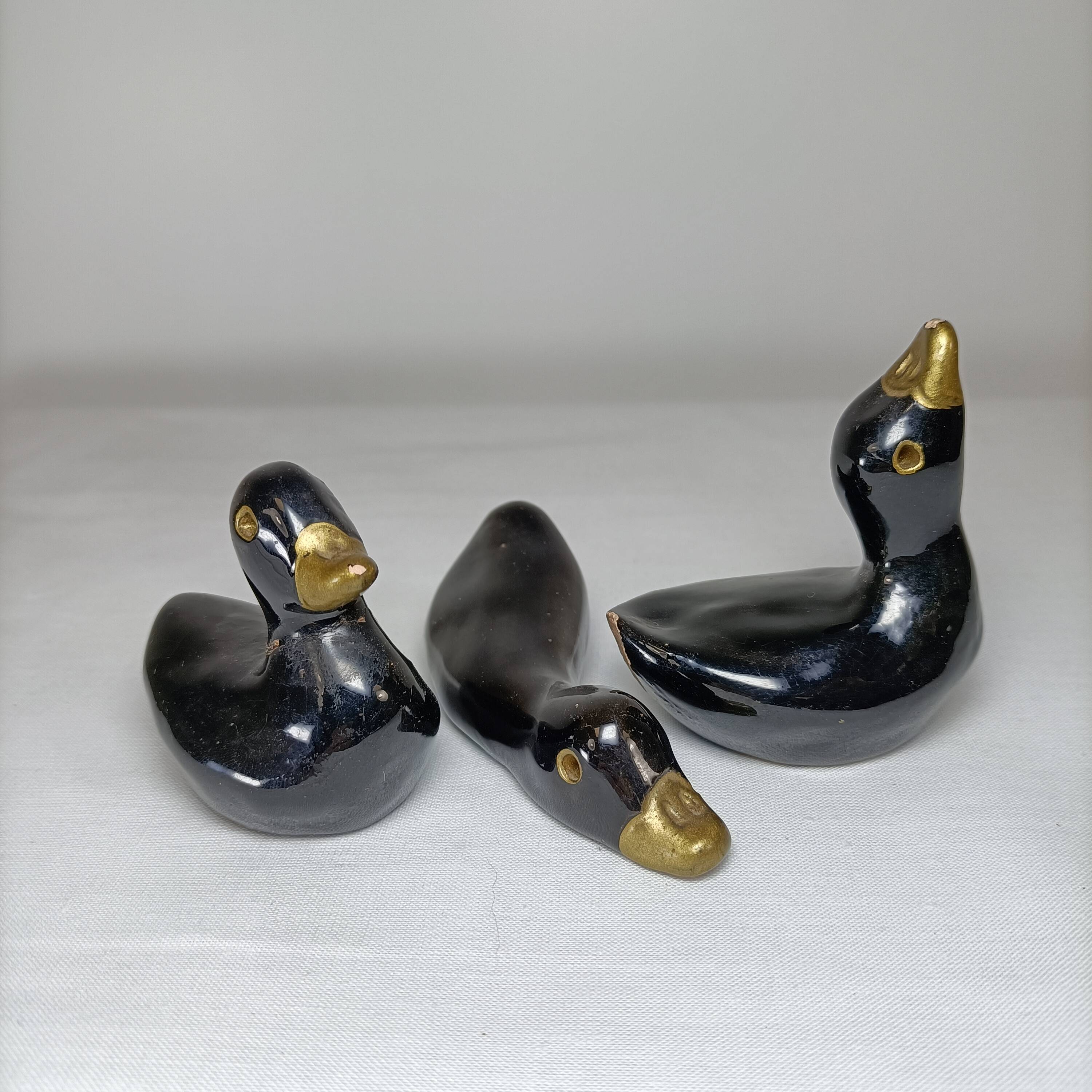Set of 3 decorative black and gold ceramic ducks - Minimalist design
