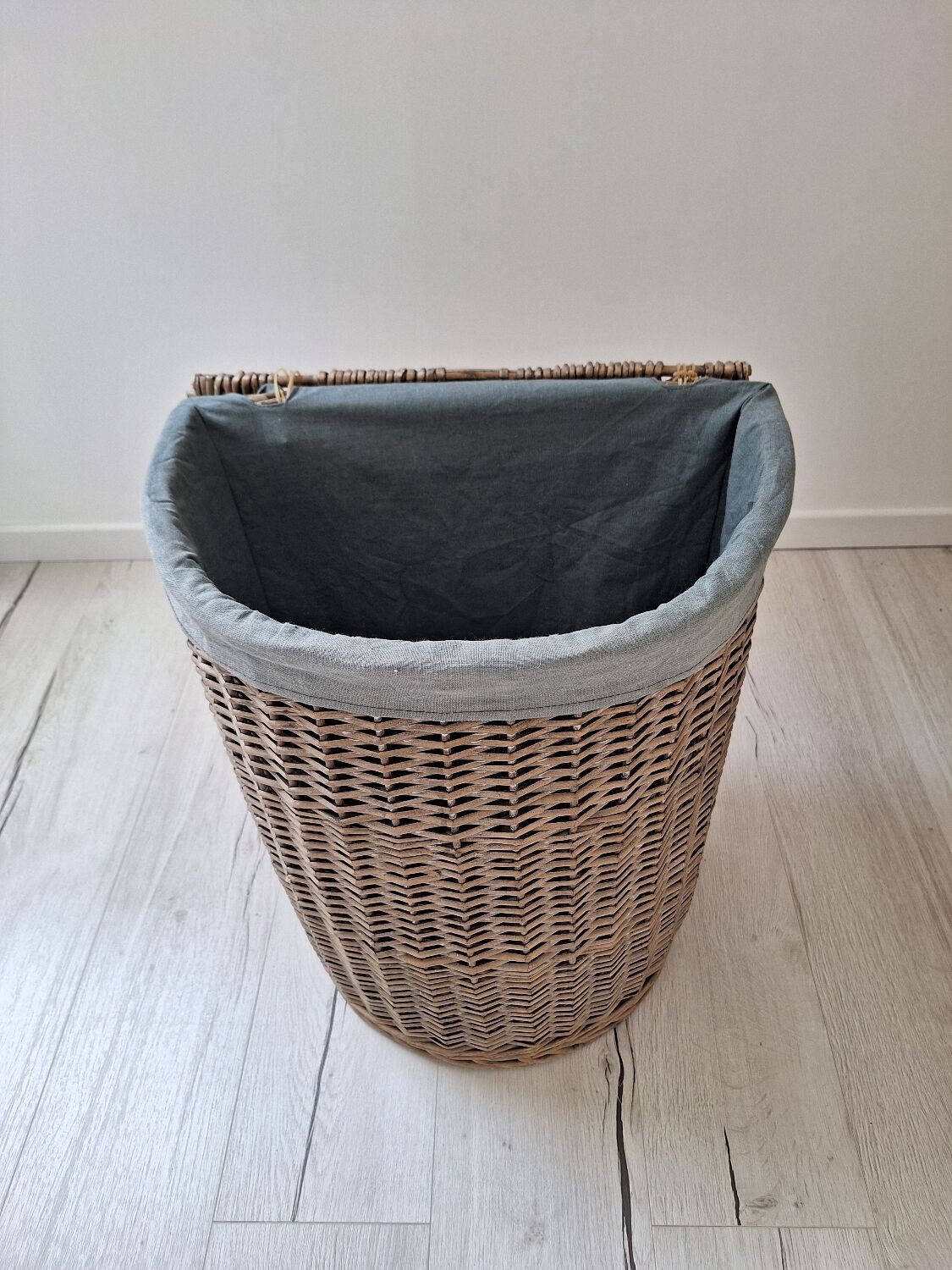 Wicker laundry basket