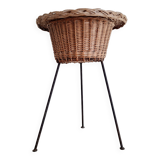 Worker tripod feet metal rattan