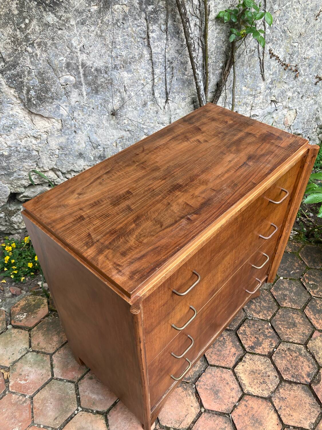 Compass leg chest of drawers