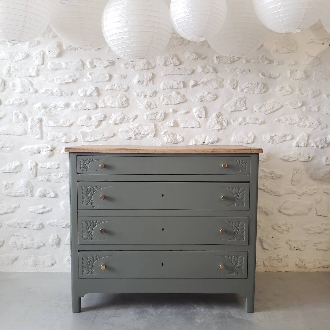 Large solid oak chest of drawers