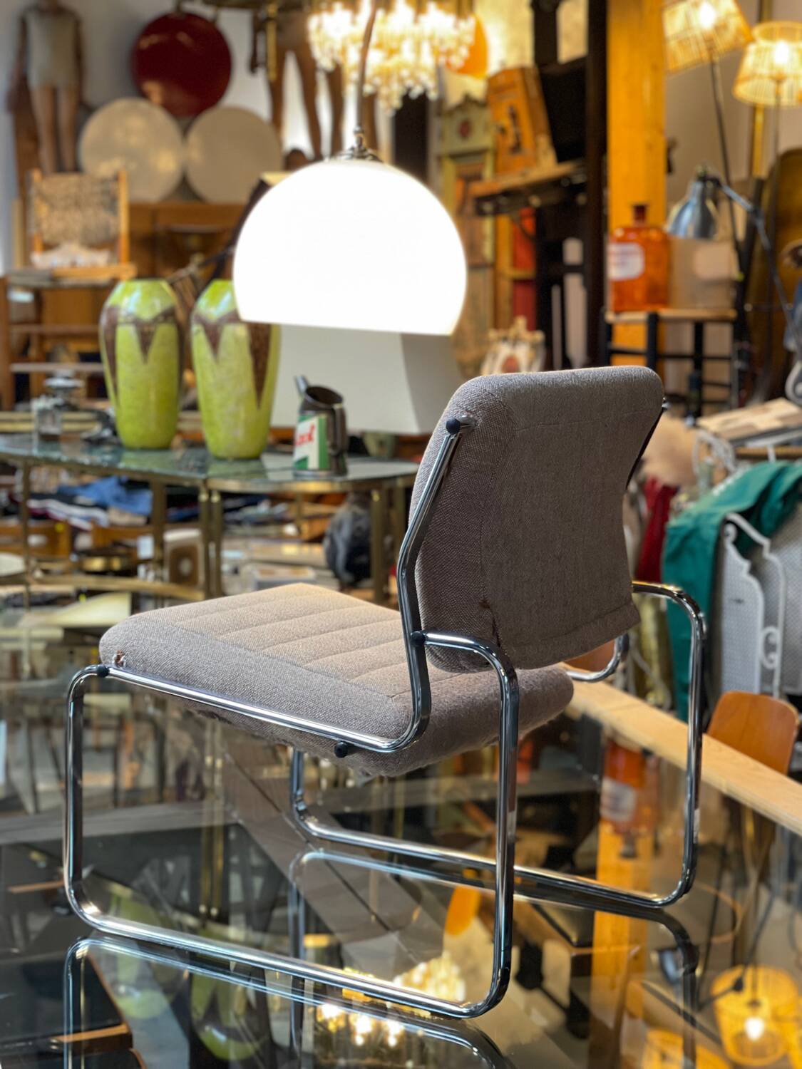 Fauteuil / chauffeuse de salon tissus et chrome Atal 1970