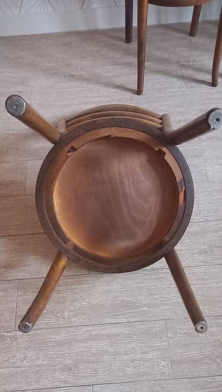 Lot de 4 chaises bistrot Baumann assises rondes.