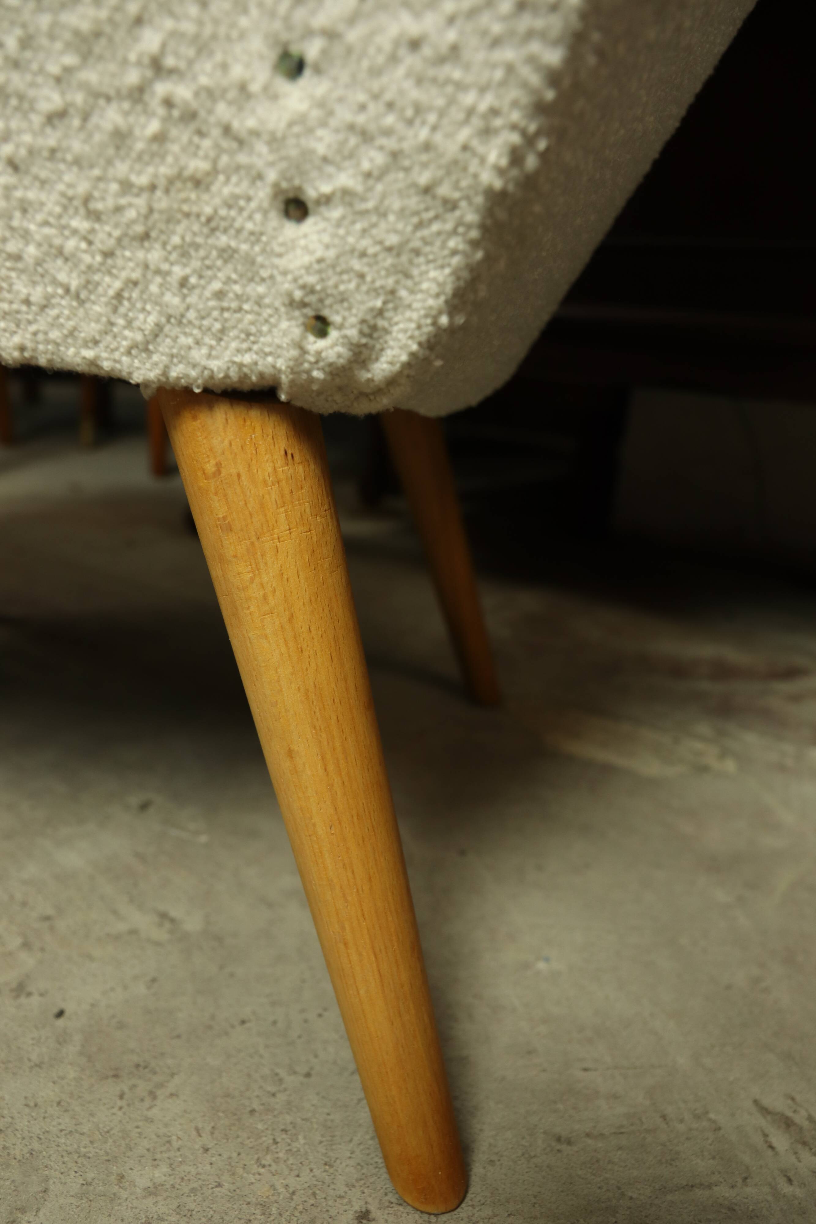 Fauteuil club vintage expo '58 tapisserie boucle blanche entièrement rénovée salon style art déco